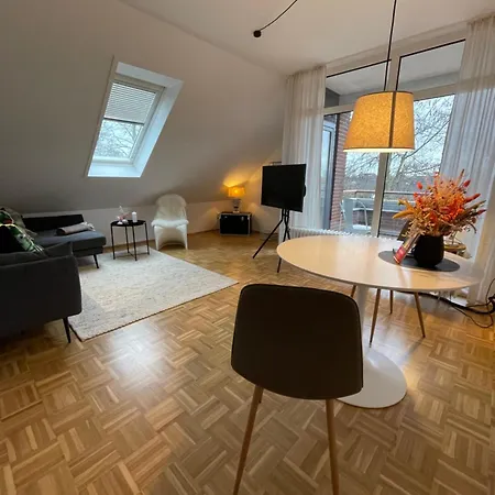 Sonnige Dachwohnung Nahe Dem Klinikum. *